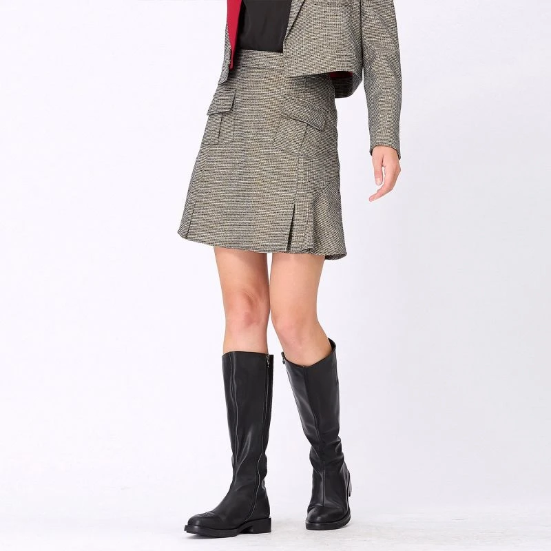 Short Skirt With Patch Pockets And Wide Ruffle 6 Short Skirt With Patch Pockets And Wide Ruffle - Image 4