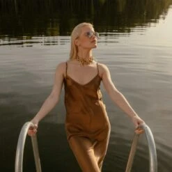 Front Page -Maison Close Sales vjuievk1zzzj565jgoio